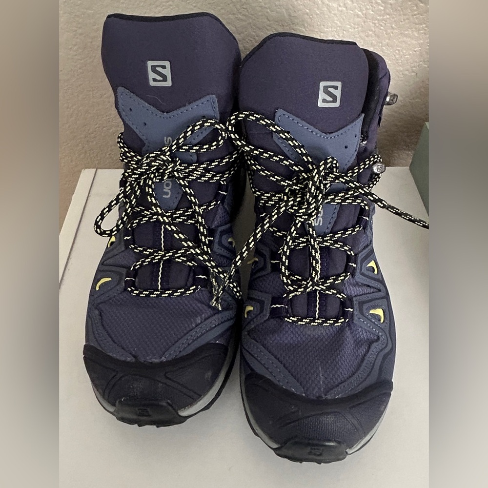 Salomon kids  Lace-Up Hiking Boots - Purple with Yellow Accents size 5.5